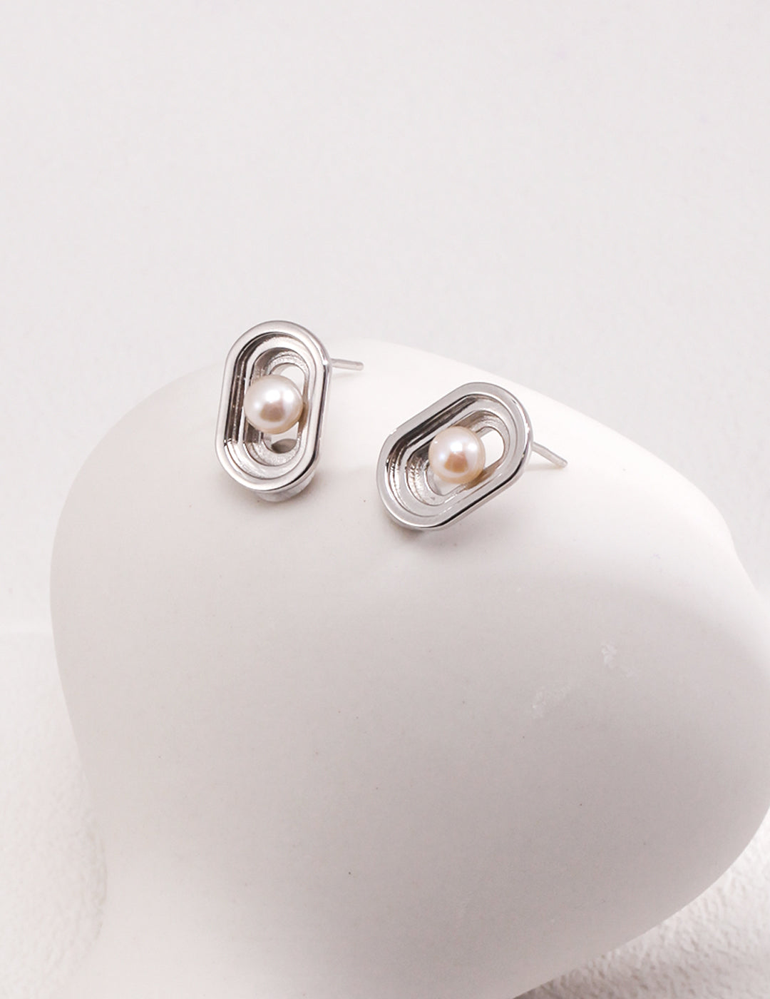 Elegant Paperclip Shape Sterling Silver Pearl Earrings